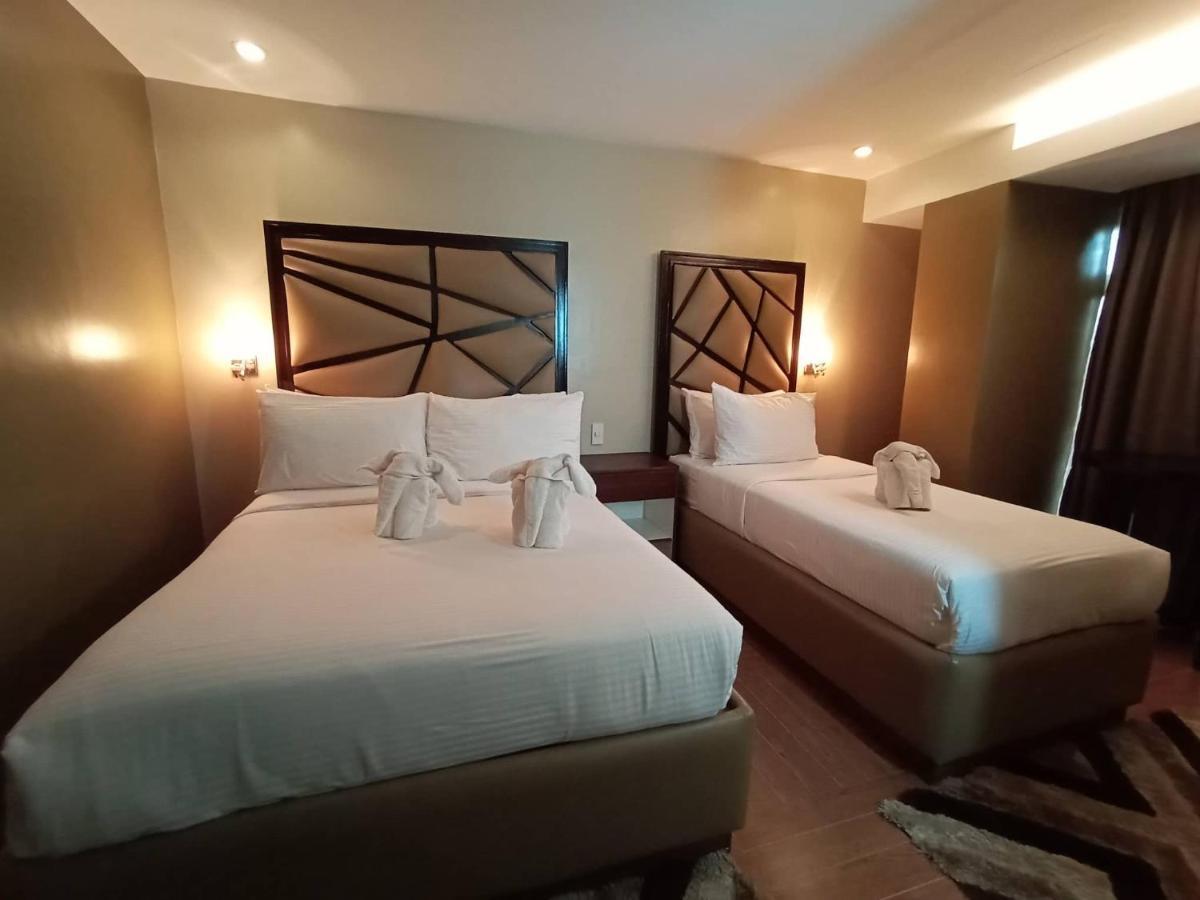 金银岛酒店带迷你水上乐园 Masbate City 外观 照片