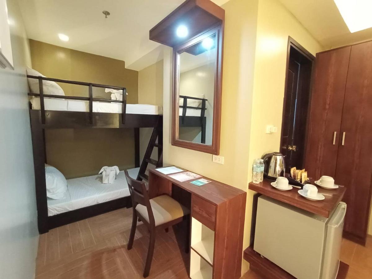 金银岛酒店带迷你水上乐园 Masbate City 外观 照片