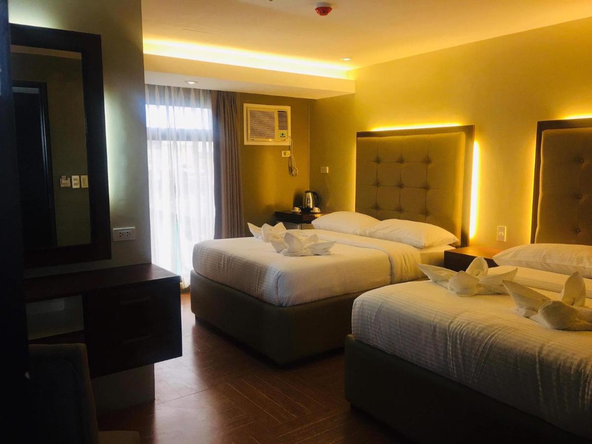 金银岛酒店带迷你水上乐园 Masbate City 外观 照片