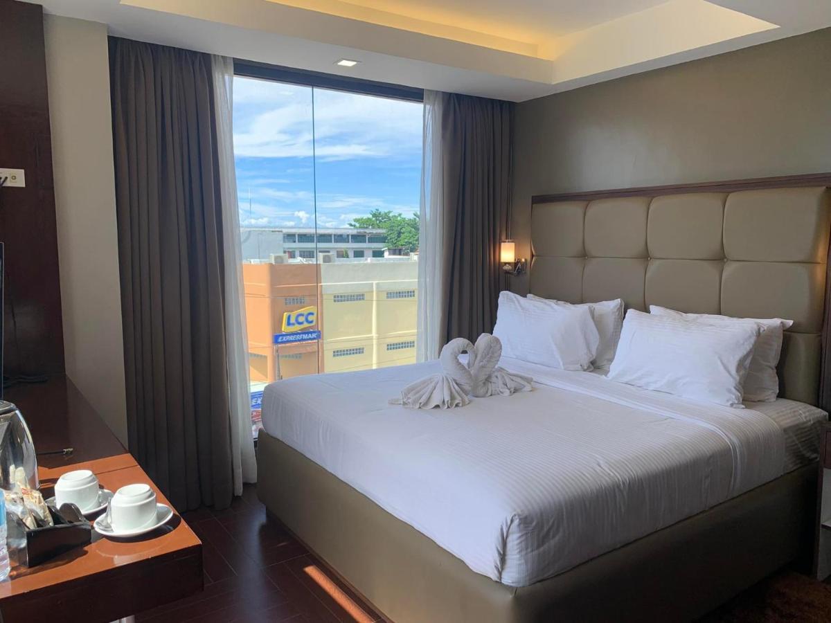金银岛酒店带迷你水上乐园 Masbate City 外观 照片