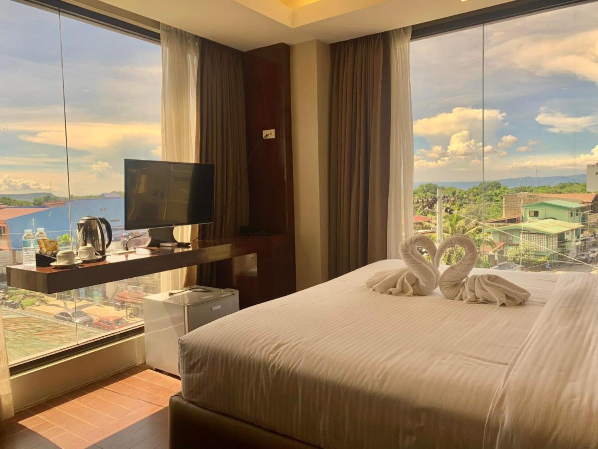 金银岛酒店带迷你水上乐园 Masbate City 外观 照片