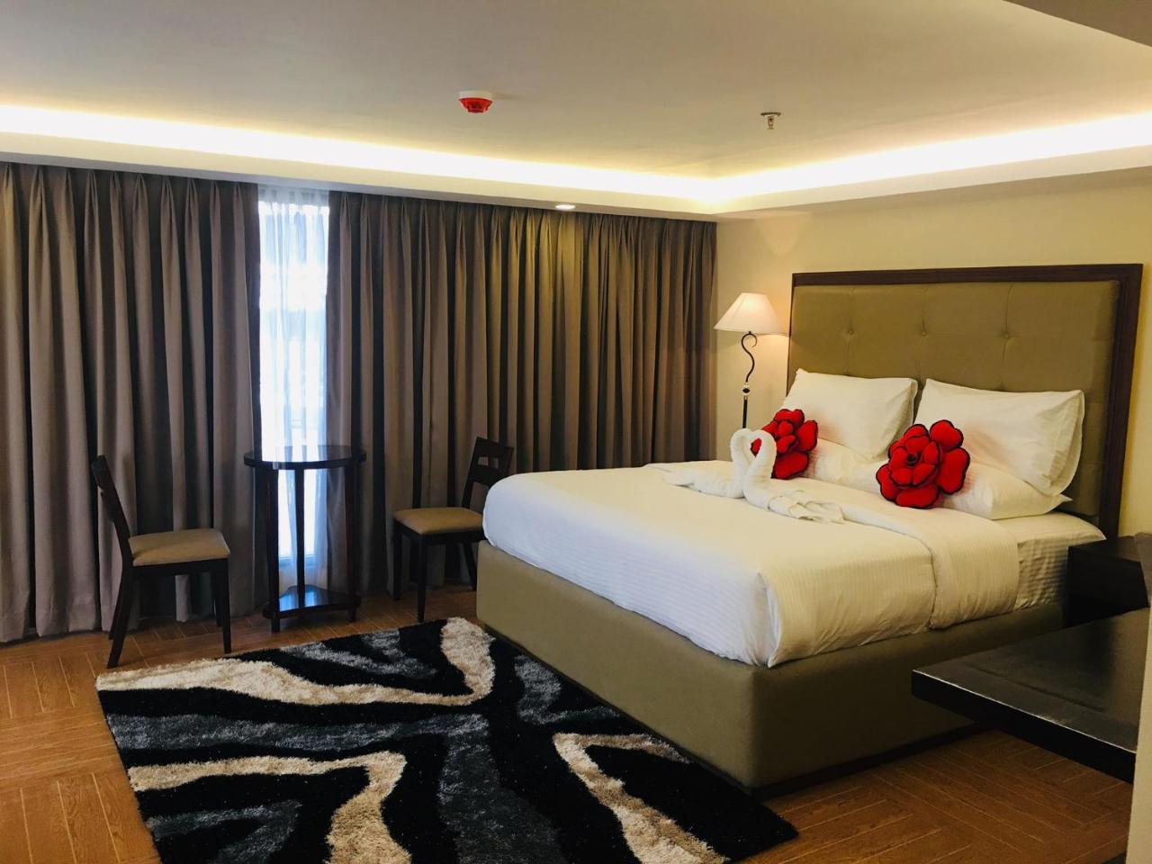 金银岛酒店带迷你水上乐园 Masbate City 外观 照片
