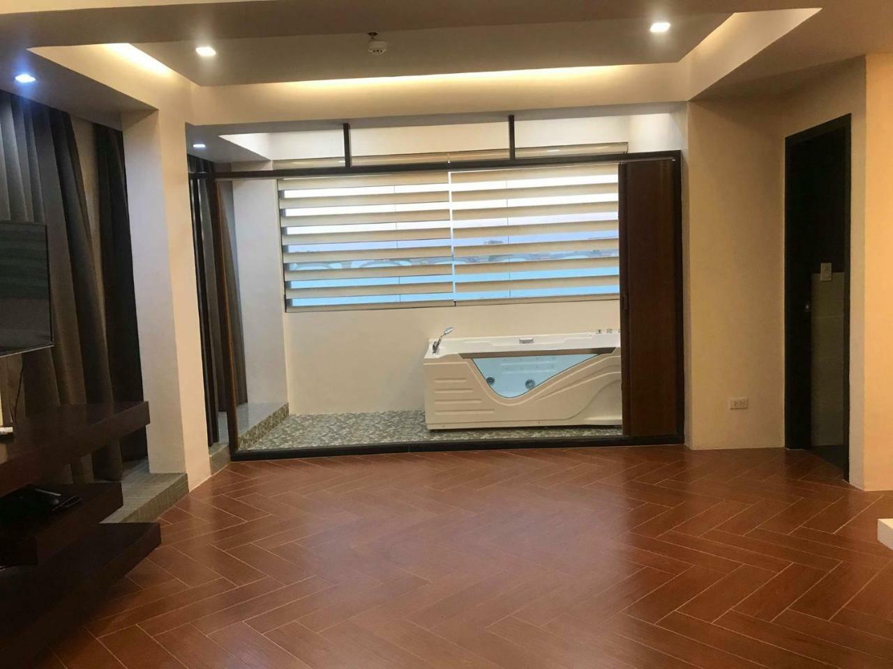 金银岛酒店带迷你水上乐园 Masbate City 外观 照片