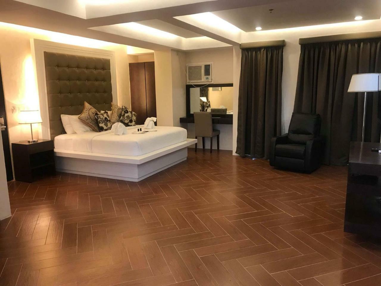 金银岛酒店带迷你水上乐园 Masbate City 外观 照片