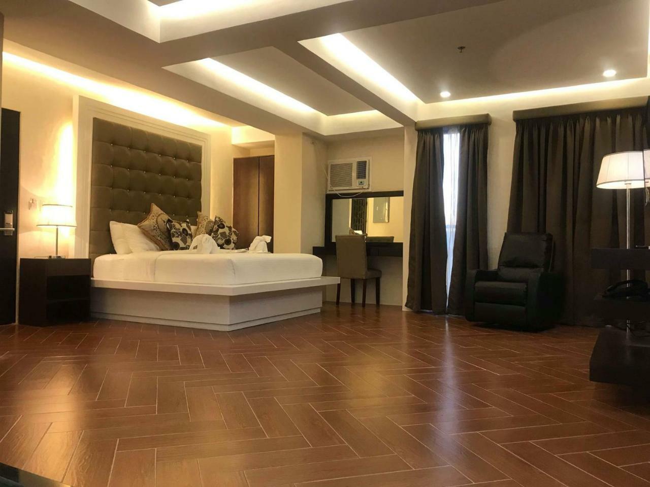 金银岛酒店带迷你水上乐园 Masbate City 外观 照片