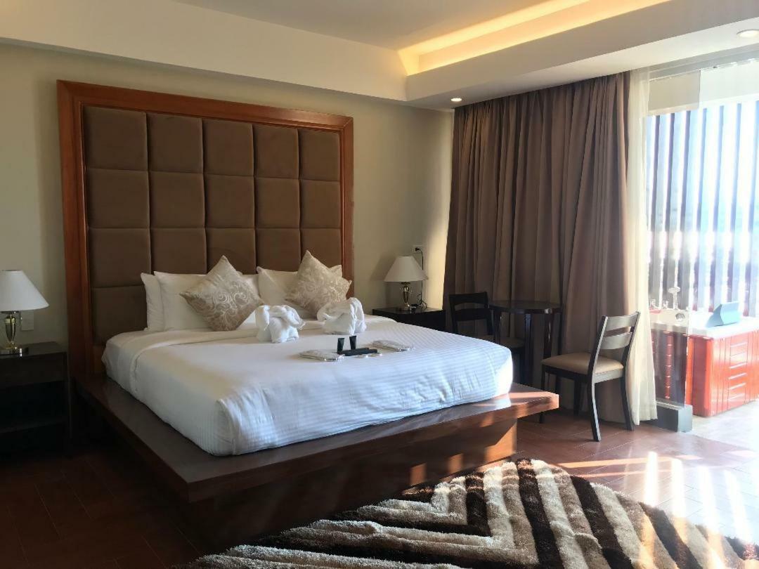 金银岛酒店带迷你水上乐园 Masbate City 外观 照片