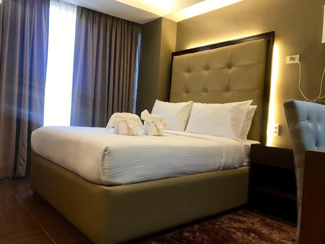 金银岛酒店带迷你水上乐园 Masbate City 外观 照片