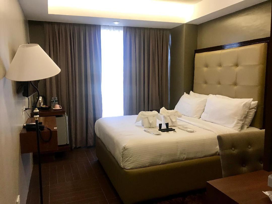 金银岛酒店带迷你水上乐园 Masbate City 外观 照片